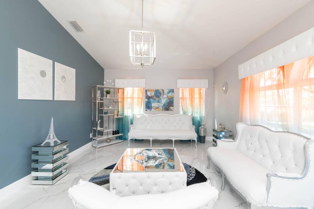 Photo of Bedroom in Town N County Park