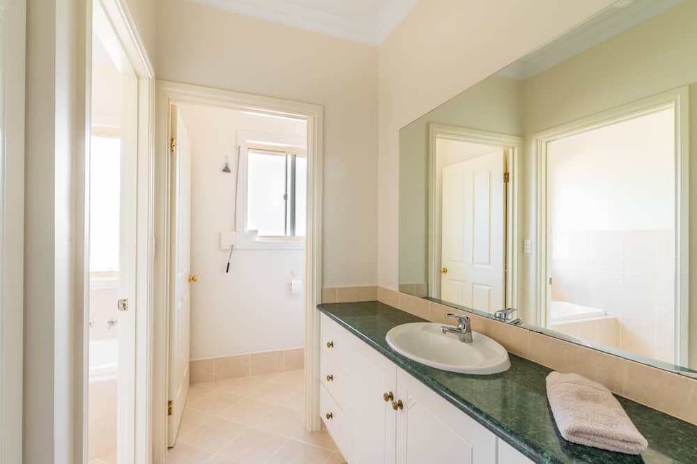 Photo of Bathroom in Highbury