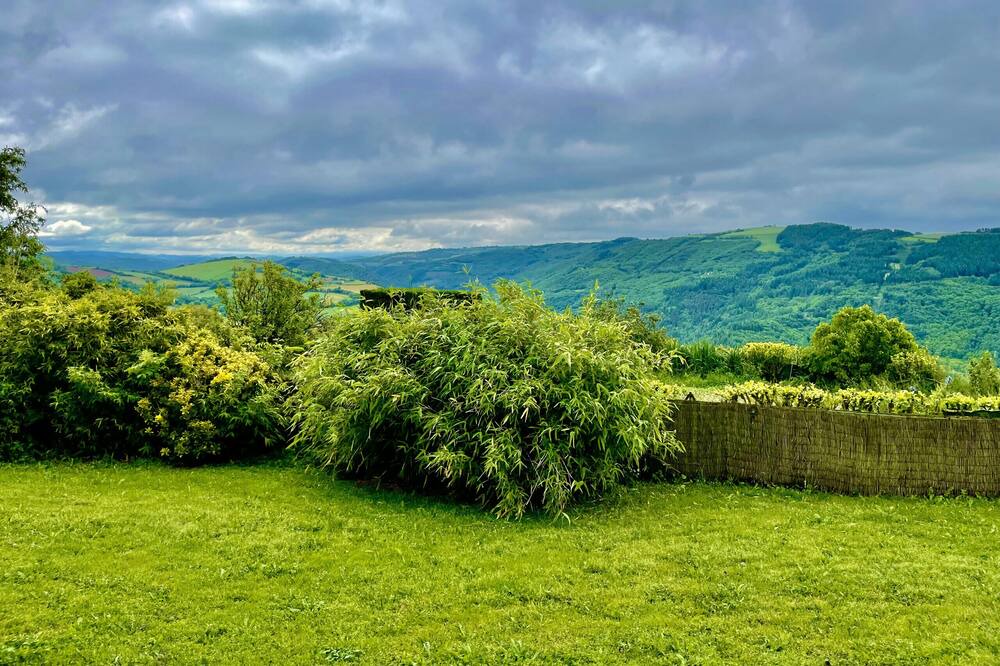 Photo of Outdoor in Connac