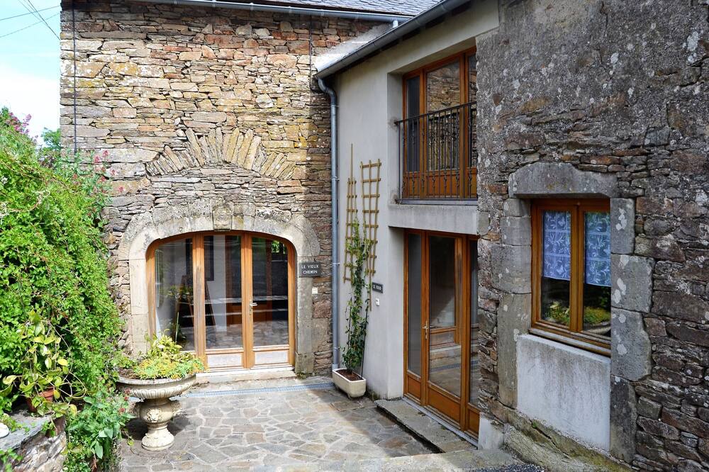 Photo of Outdoor in Connac