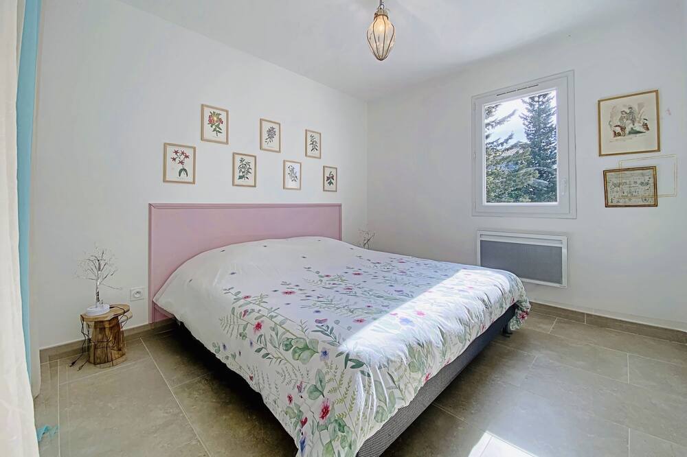 Photo of Bedroom in Pujaut