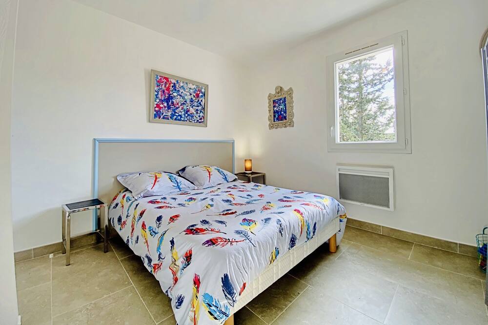 Photo of Bedroom in Pujaut