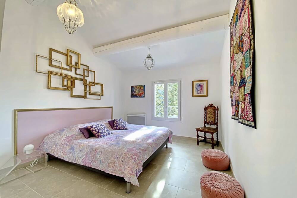Photo of Bedroom in Pujaut
