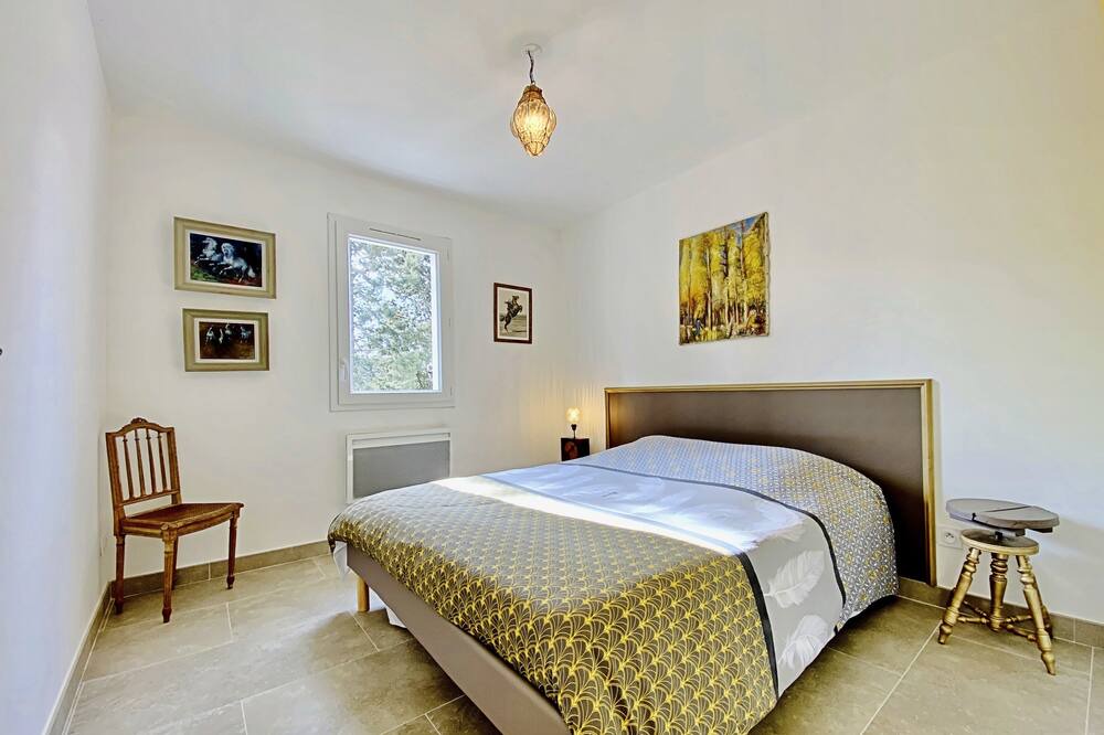 Photo of Bedroom in Pujaut