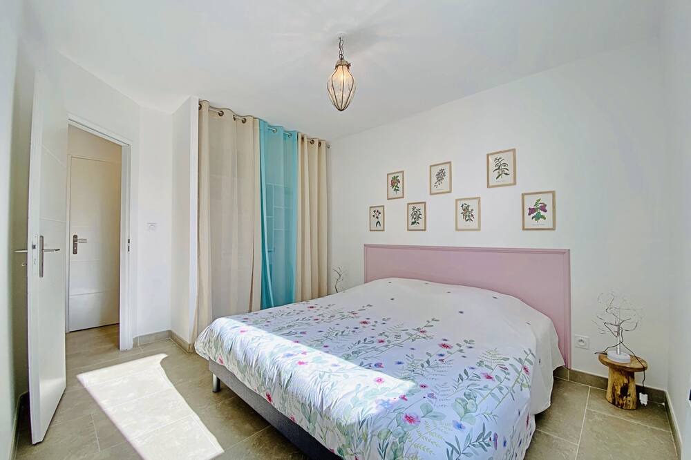 Photo of Bedroom in Pujaut