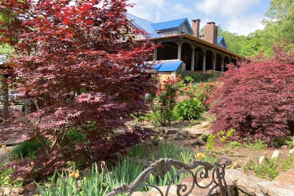 Photo of Outdoor in Mount Pleasant