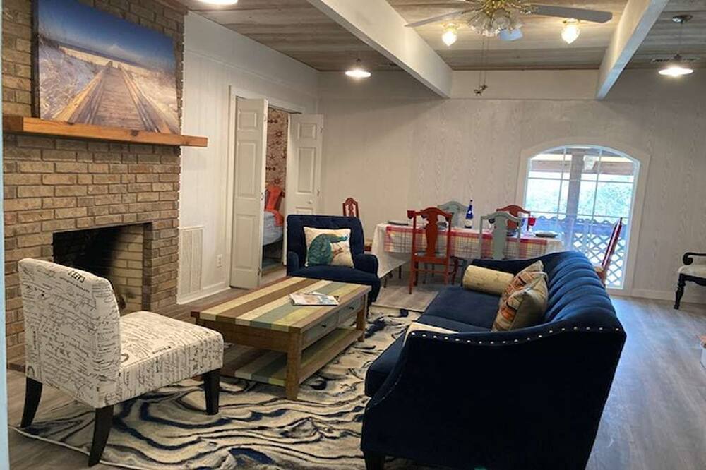 Photo of Livingroom in Mount Pleasant