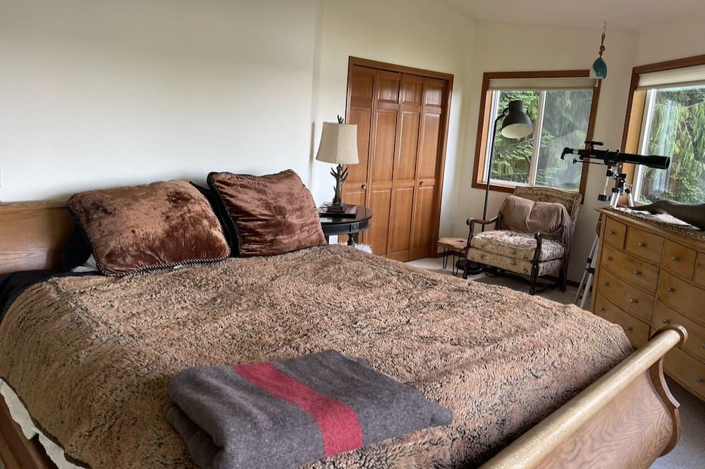 Photo of Bedroom in Oak Harbor