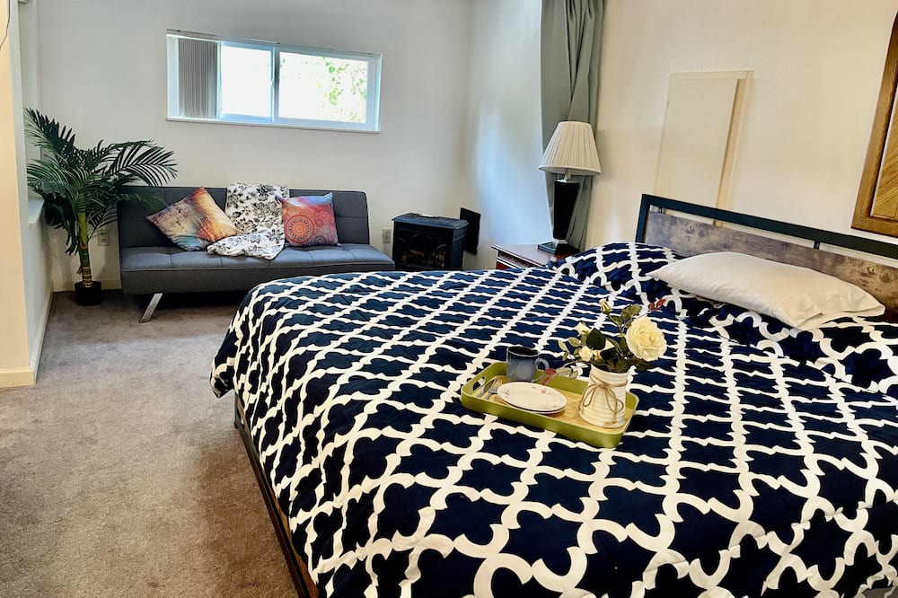 Photo of Bedroom in Haller Lake