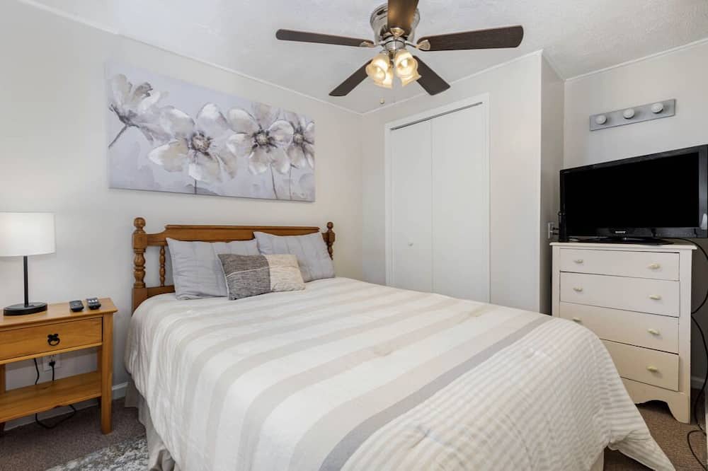 Photo of Bedroom in Surfside Beach