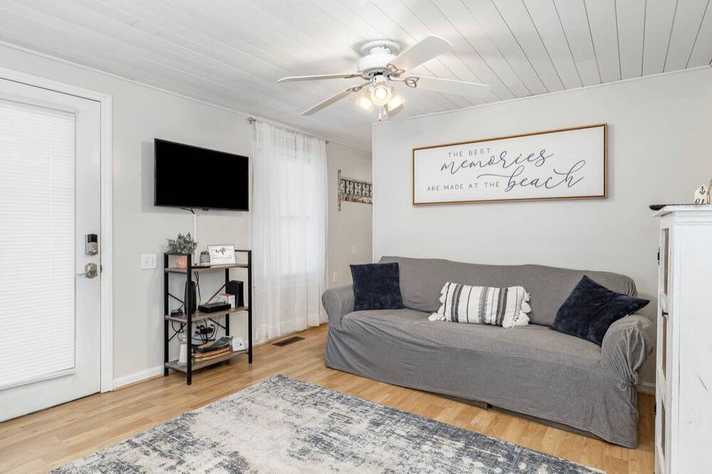 Photo of Bedroom in Surfside Beach