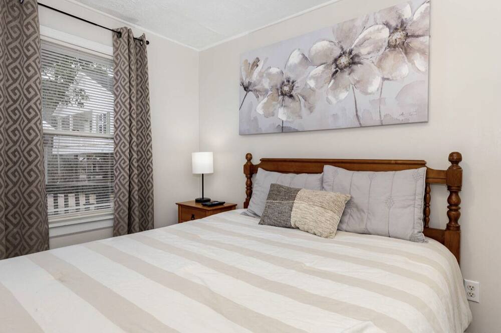 Photo of Bedroom in Surfside Beach