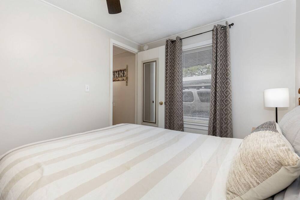 Photo of Bedroom in Surfside Beach