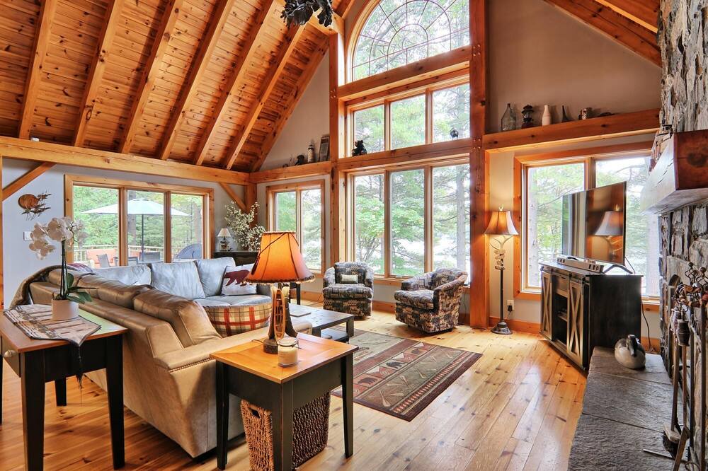 Photo of Livingroom in Rosseau