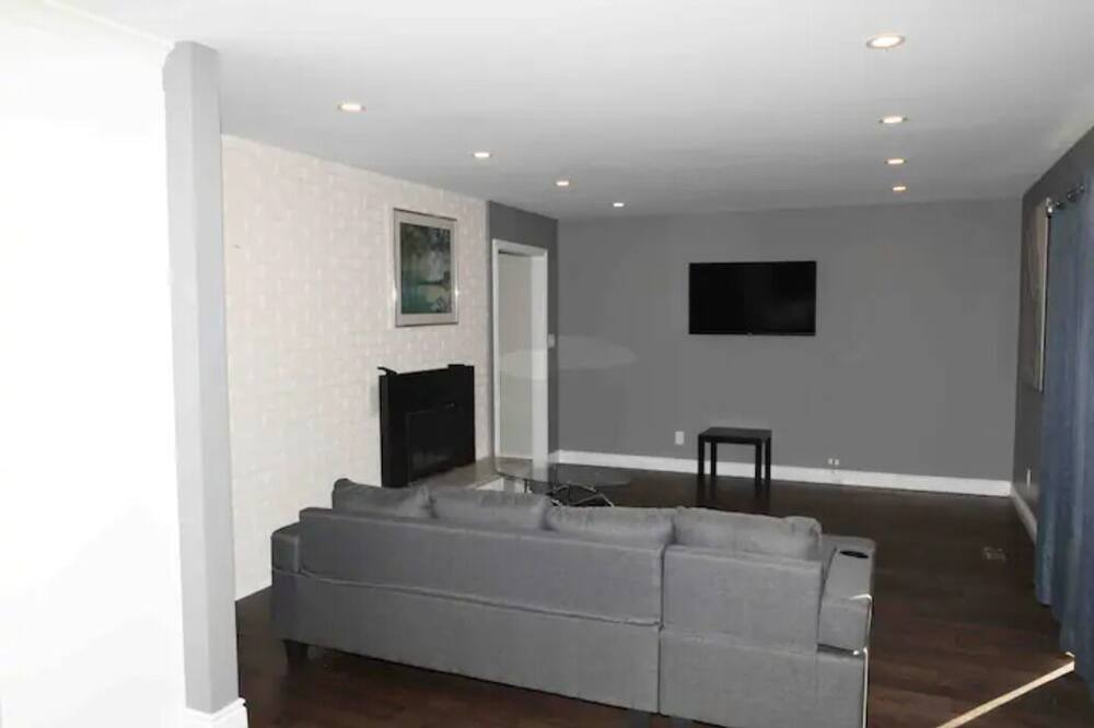 Photo of Livingroom in Clarington