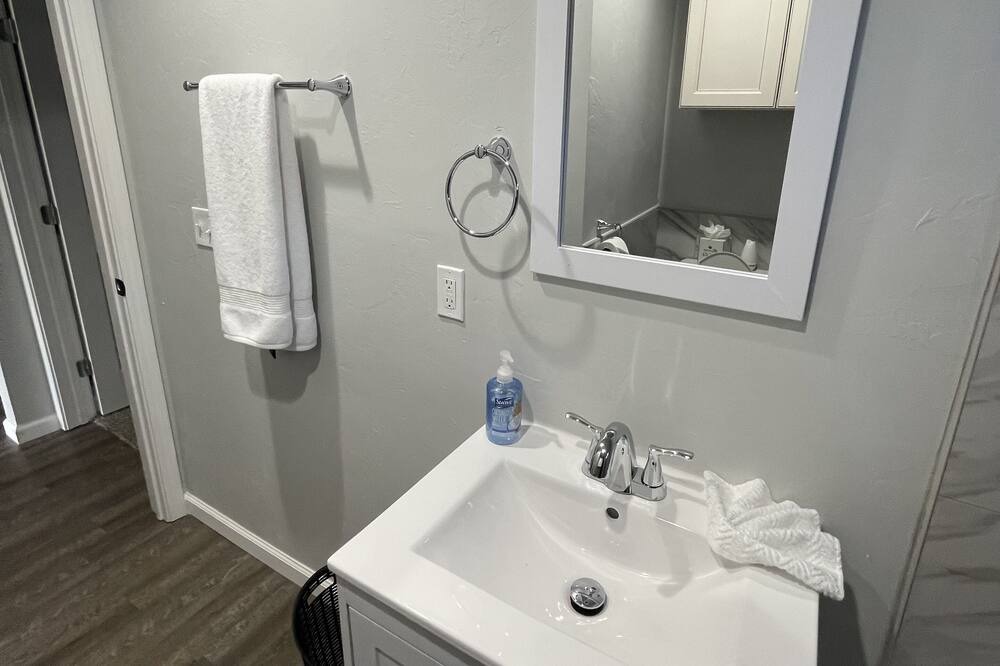 Photo of Bathroom in Central Oklahoma City