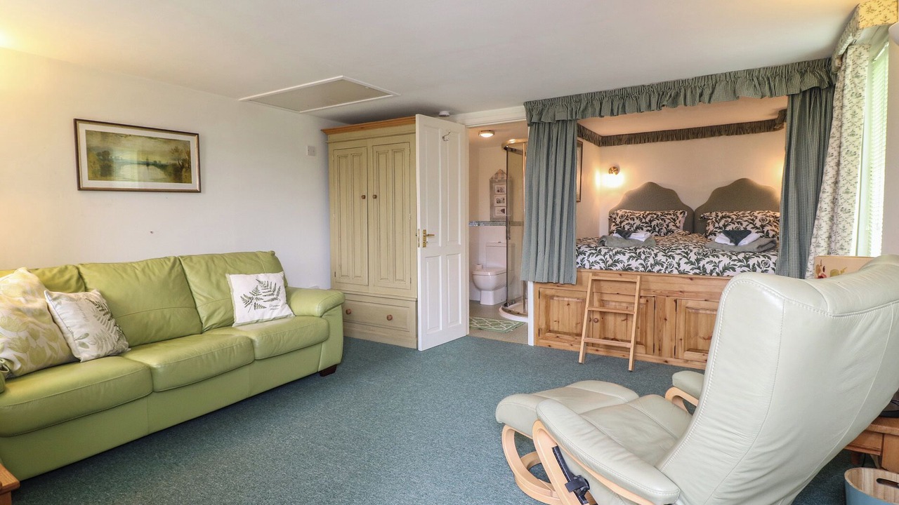 Photo of Others in Holymoorside