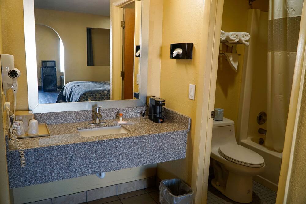 Photo of Bathroom in Drayton