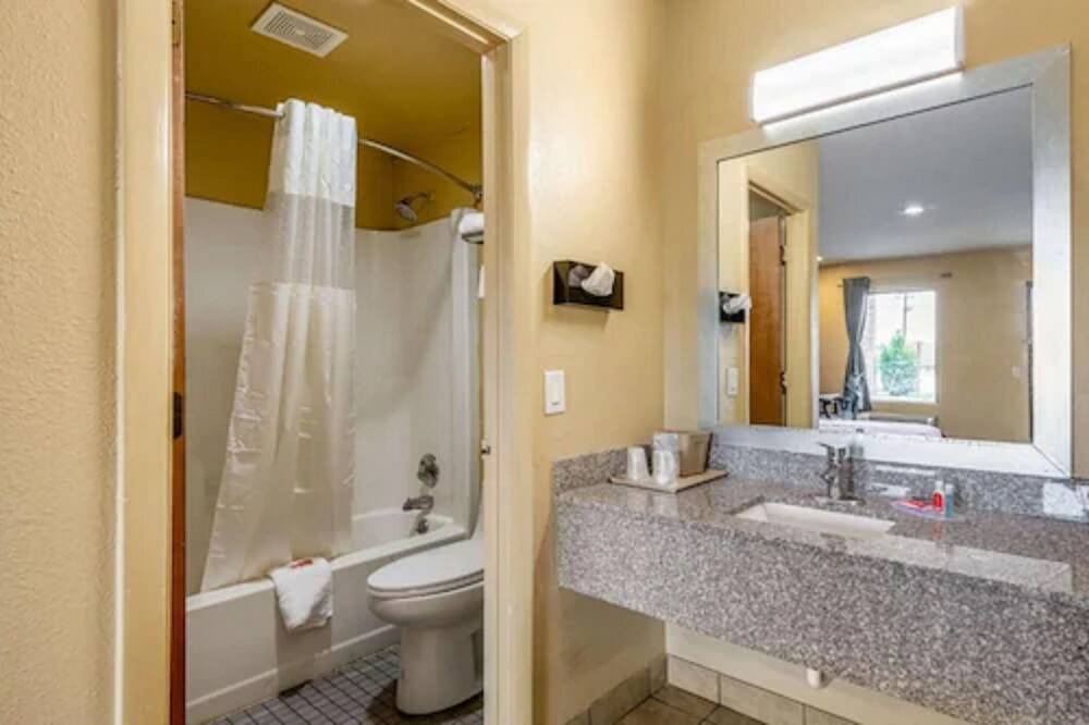 Photo of Bathroom in Drayton