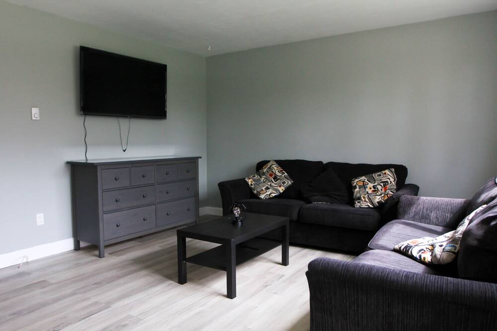 Photo of Livingroom in Strathroy