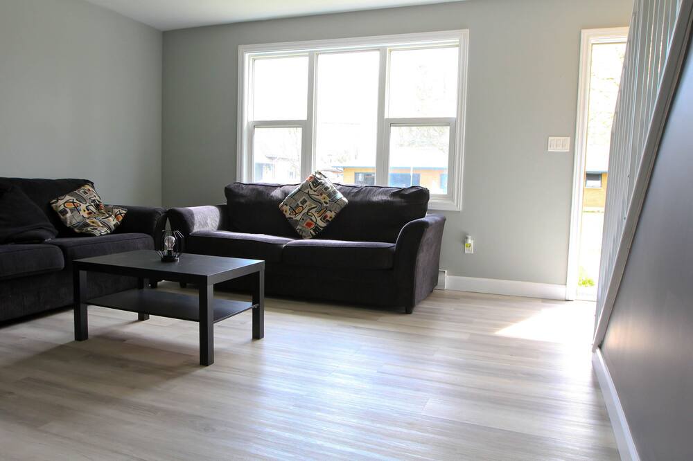 Photo of Livingroom in Strathroy