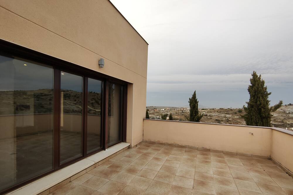Photo of Patio Balcony in Las Ventas con Pena Aguilera