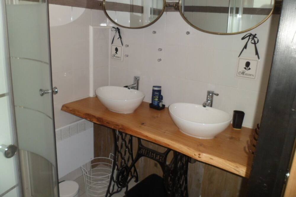 Photo of Bathroom in Ecuras