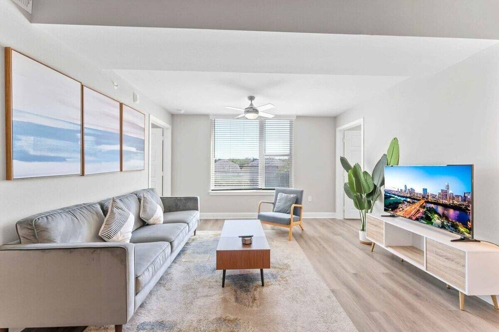 Photo of Livingroom in Pleasant Valley