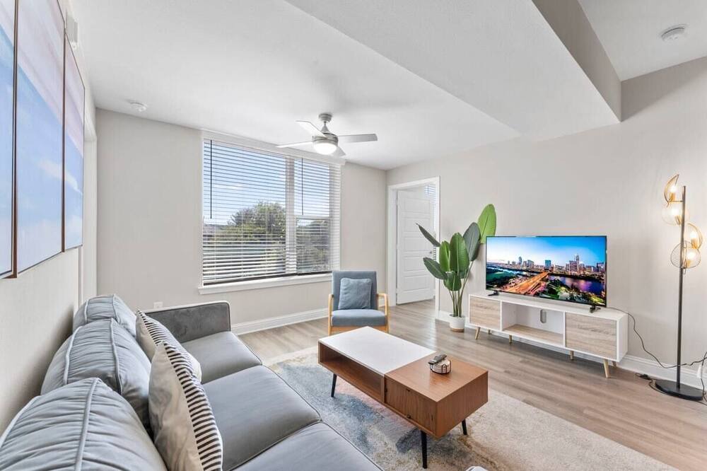 Photo of Livingroom in Pleasant Valley