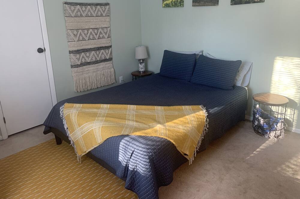 Photo of Bedroom in Rowland