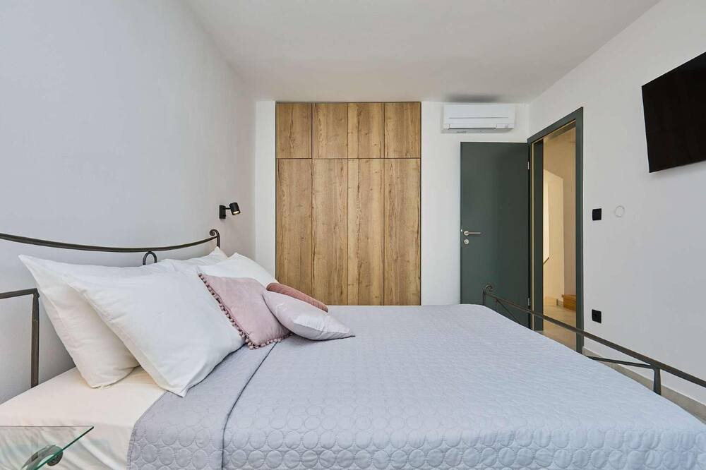 Photo of Bedroom in Pile