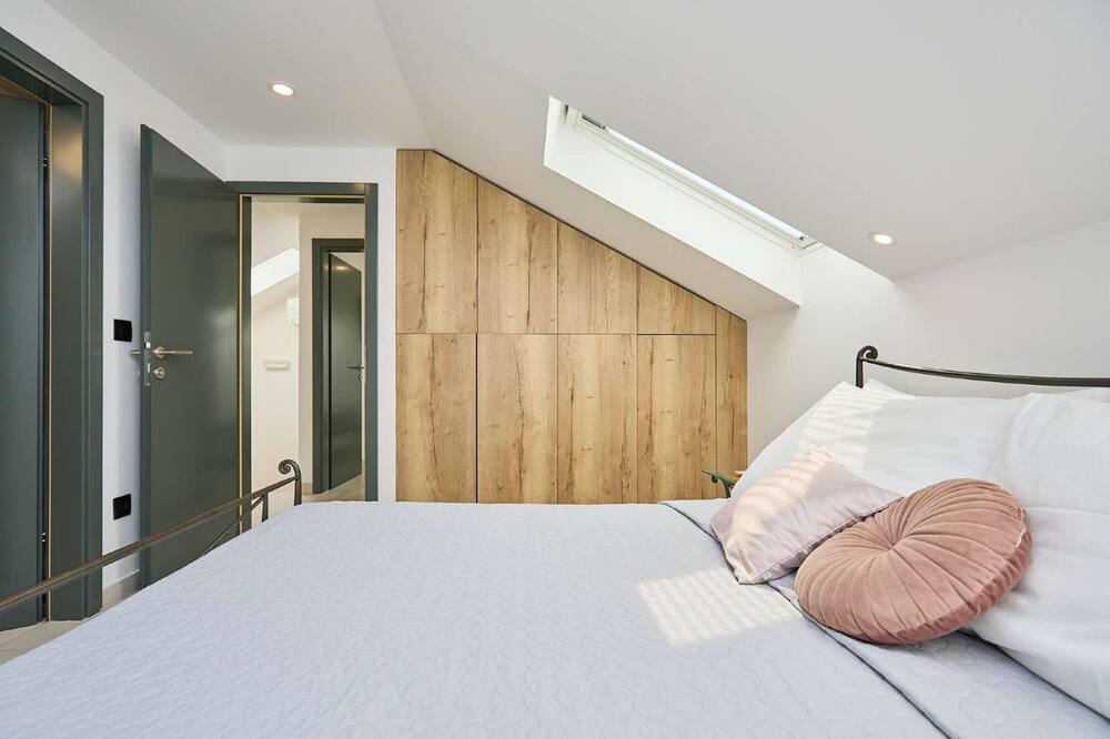 Photo of Bedroom in Pile