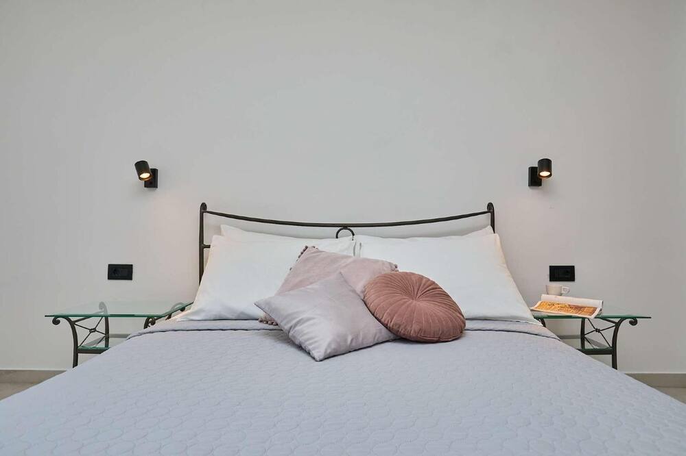 Photo of Bedroom in Pile