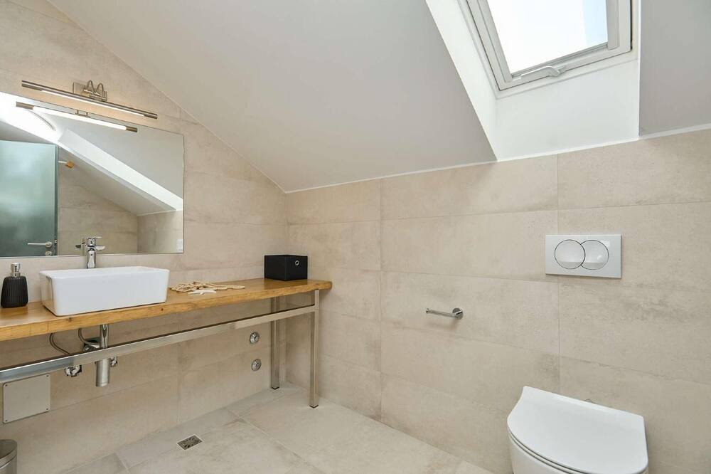 Photo of Bathroom in Pile