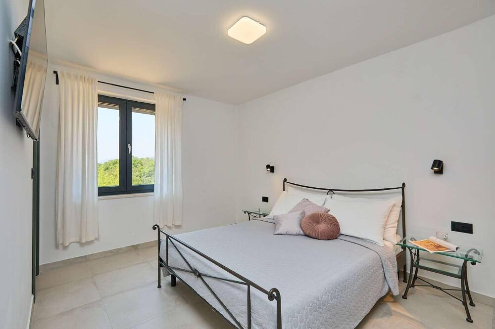 Photo of Bedroom in Pile