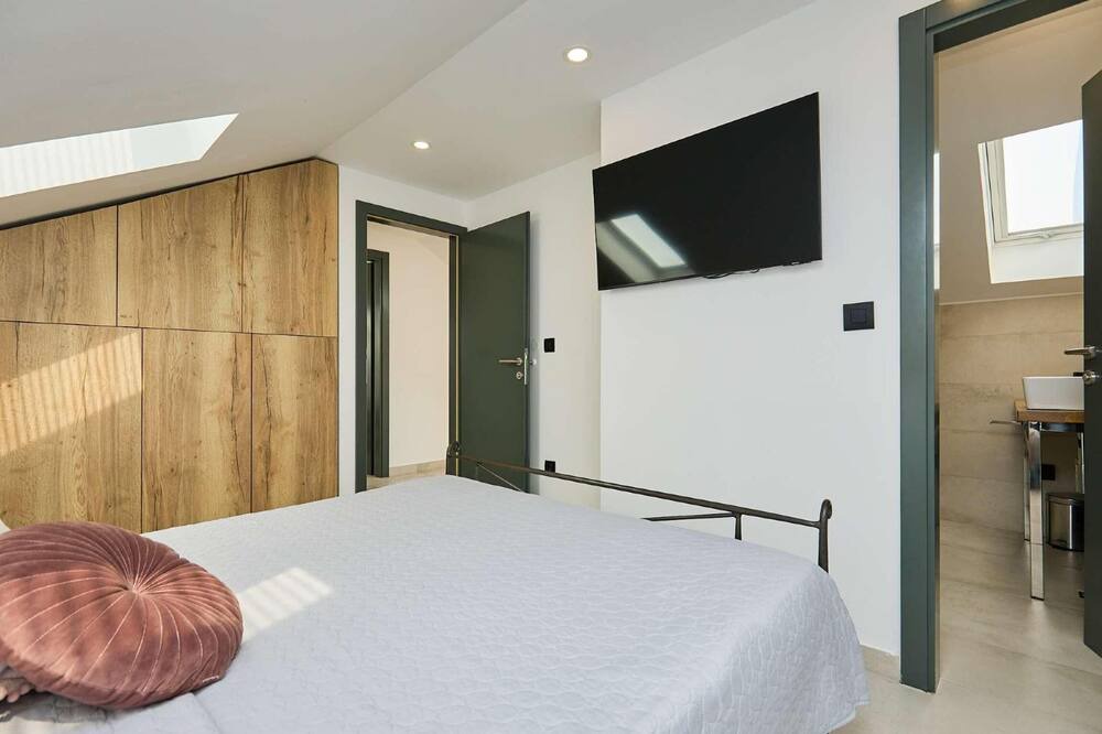 Photo of Bedroom in Pile