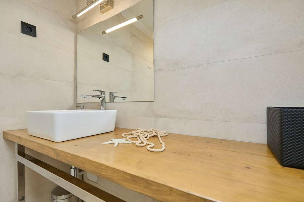 Photo of Bathroom in Pile