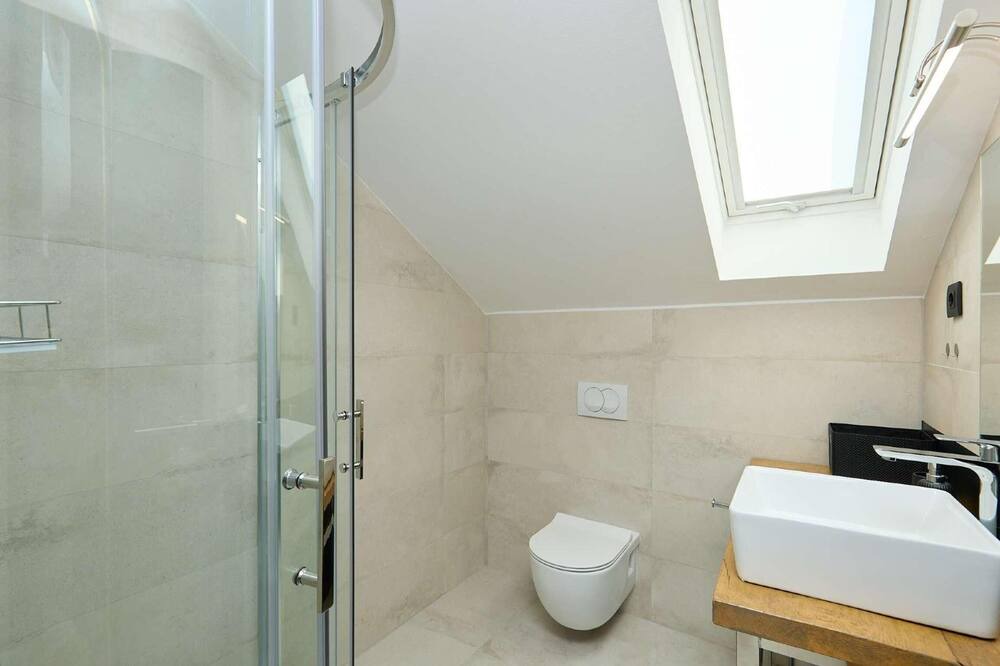 Photo of Bathroom in Pile