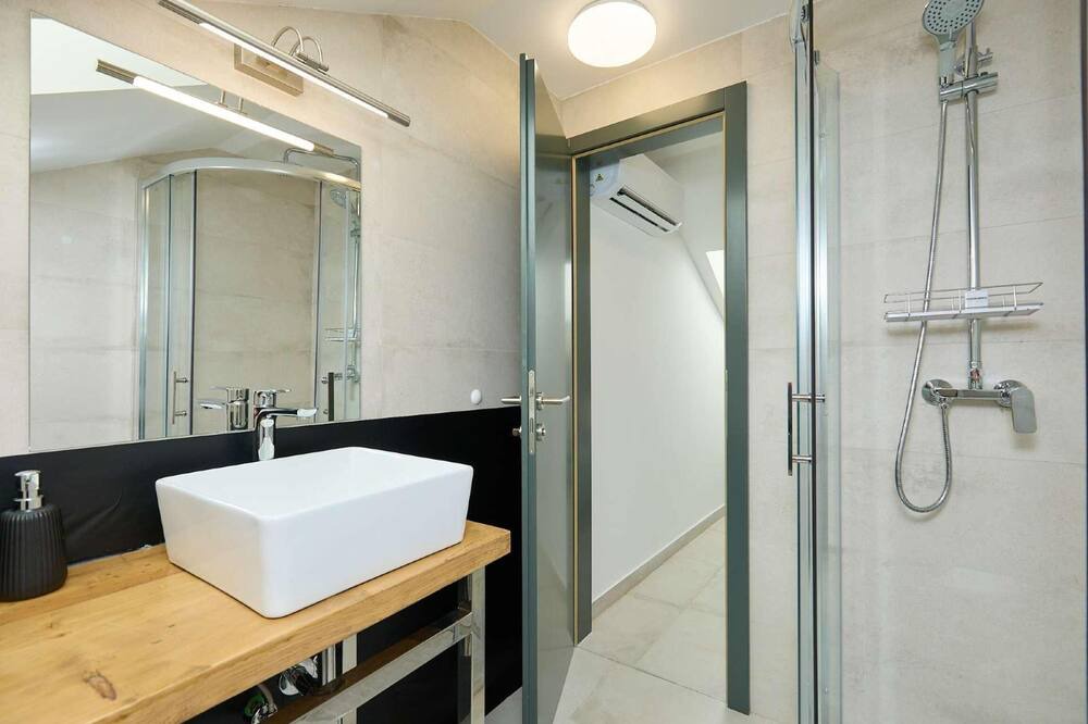 Photo of Bathroom in Pile