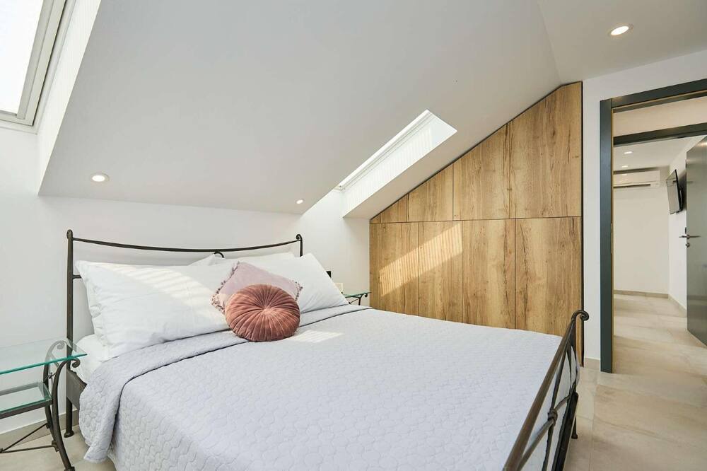 Photo of Bedroom in Pile