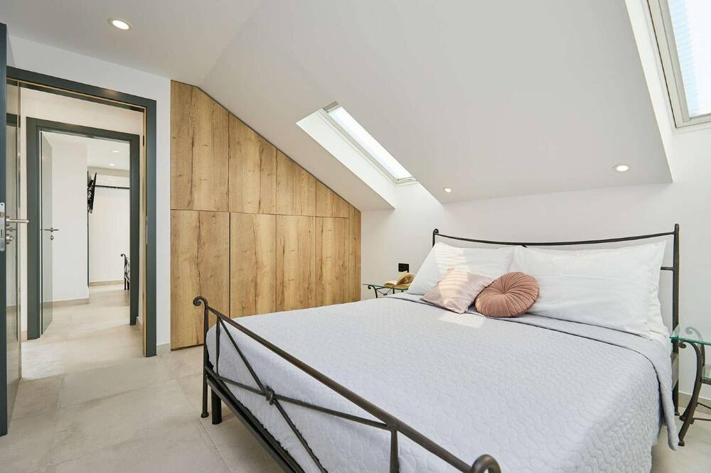 Photo of Bedroom in Pile