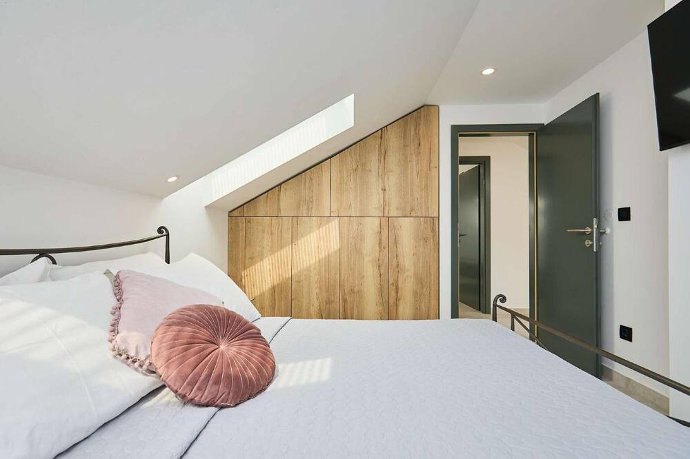 Photo of Bedroom in Pile