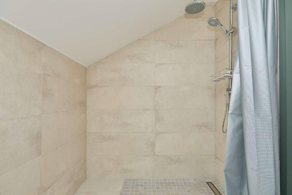 Photo of Bathroom in Pile