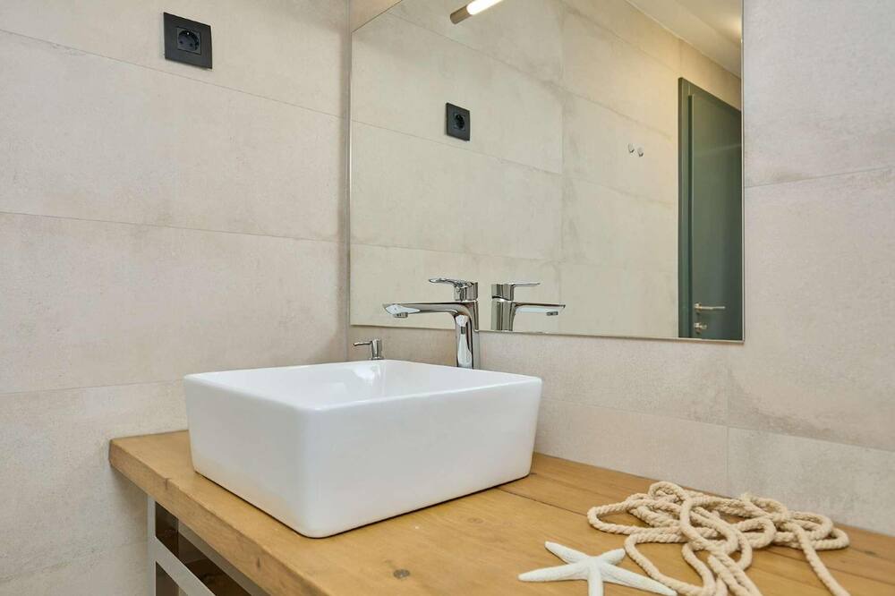 Photo of Bathroom in Pile