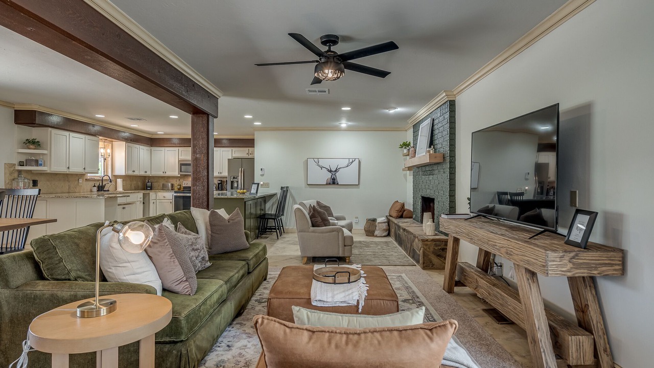 Photo of Livingroom in Guthrie
