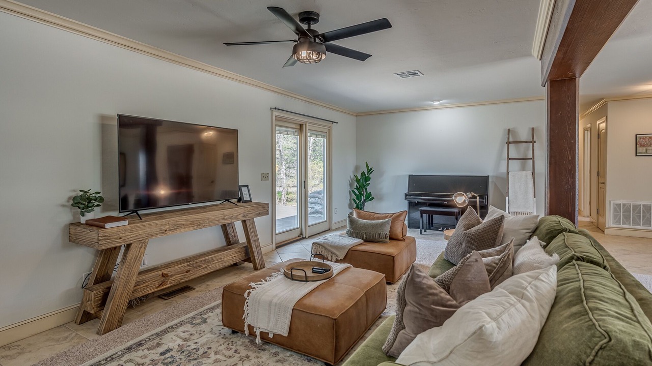 Photo of Livingroom in Guthrie