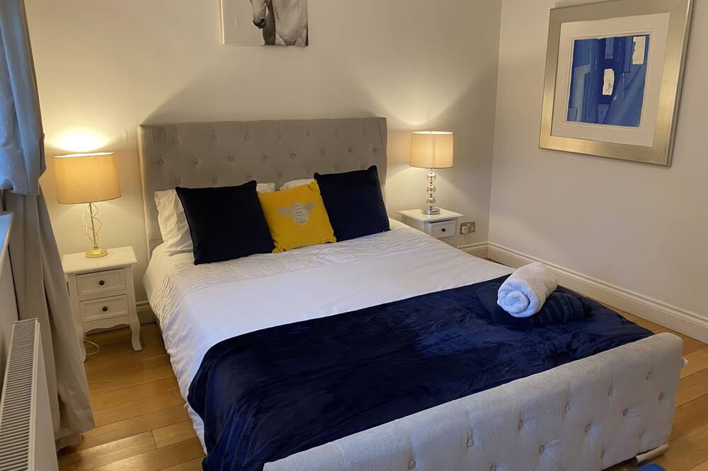 Photo of Bedroom in Cobham