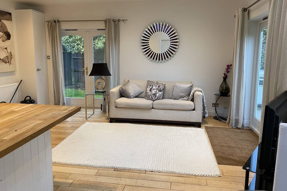Photo of Livingroom in Cobham