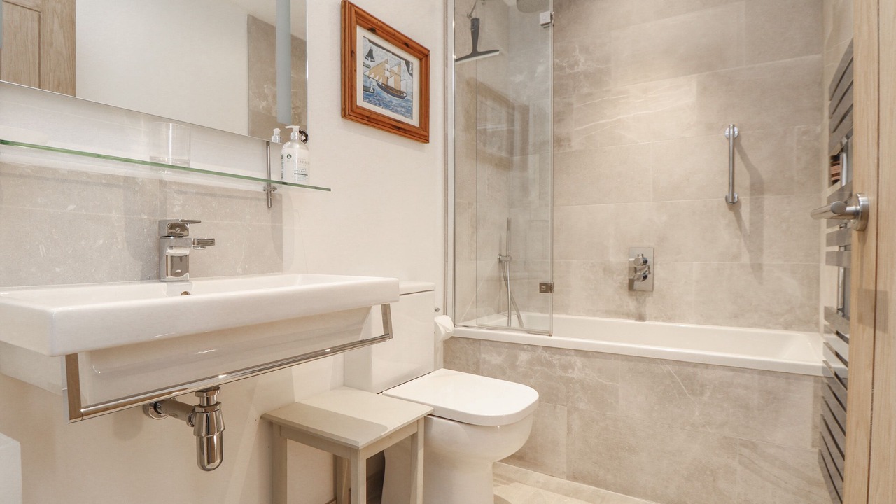 Photo of Bathroom in Helford