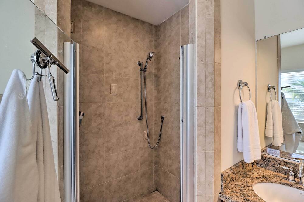 Photo of Bathroom in Sugarloaf Shores
